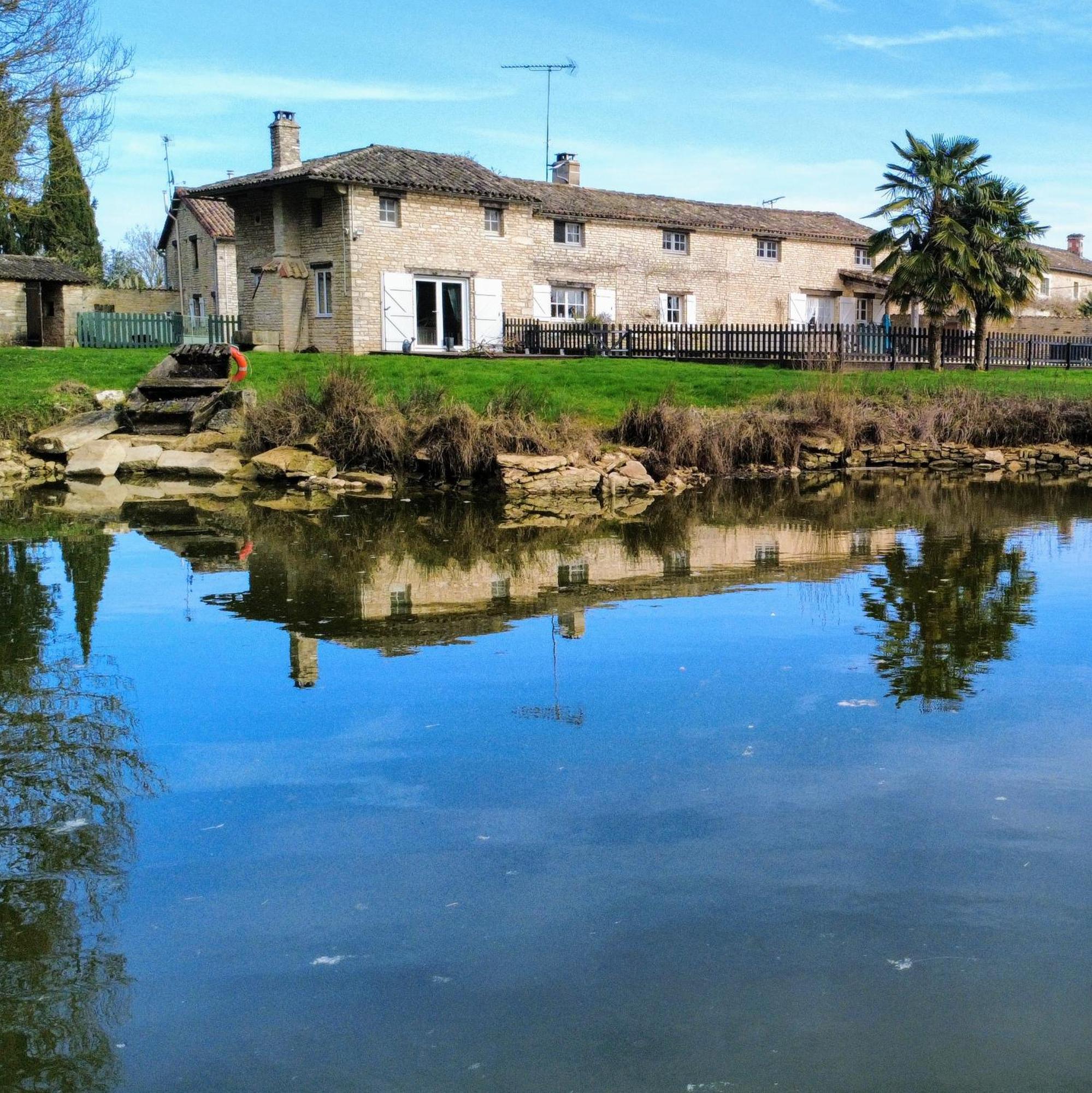 La Maison Du Petit Lac Messé エクステリア 写真